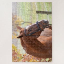 Puzzle Caballo en un campo otoñal con hojas caídas