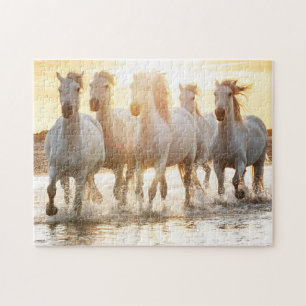 Puzzle Caballos blancos en la playa al atardecer