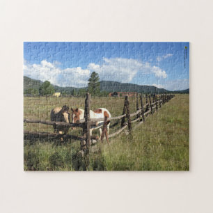 Puzzle Caballos en la cerca rústica de postes de madera F