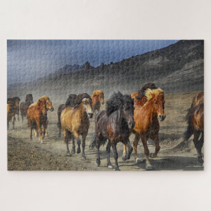 Puzzle Caballos Salvajes Foto de Montañas Desérticas Polv