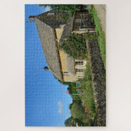 Puzzle Cabaña inglesa con el jardín y la bandera