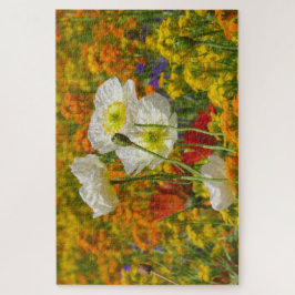 Puzzle Cachorros blancos creciendo alrededor de las flore