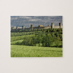 Puzzle Campo de trigo y Monteriggioni distante, en el