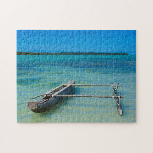 Puzzle Canoa Outrigger En Océano Poco Profundo