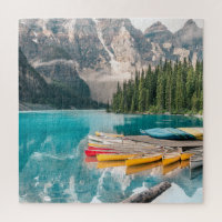 Canoas en el Parque Nacional Moraine Lake Banff Ca
