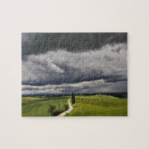 Puzzle Carretera y nubes de tormenta, región rural de Tos