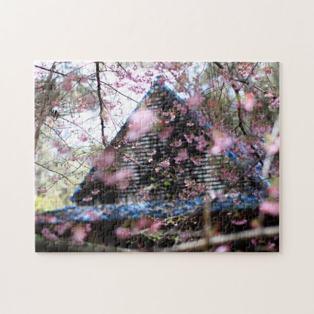Puzzle Casa lechera de Woodland con flores rosas (Horizontal)