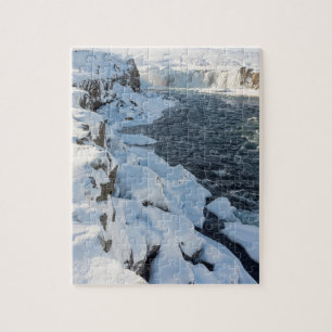 Puzzle Cascada Godafoss cubierta de nieve