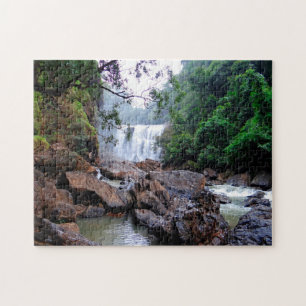 Puzzle Cascada Sathodi río kali India.