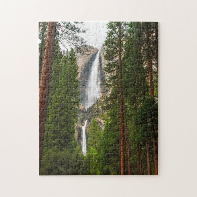 Puzzle Cascada Yosemite a través del bosque (Vertical)