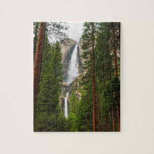 Puzzle Cascada Yosemite a través del bosque