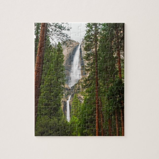 Puzzle Cascada Yosemite a través del bosque (Vertical)