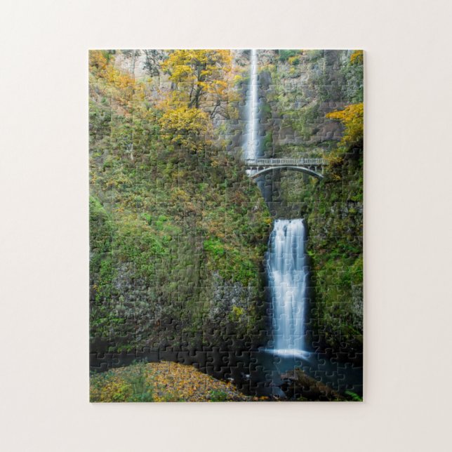 Puzzle Cascadas Multnomah en otoño en la garganta de Colu (Vertical)