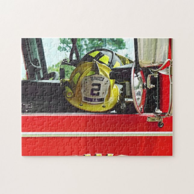Puzzle Cascos de bomberos dentro de un camión de bomberos (Horizontal)