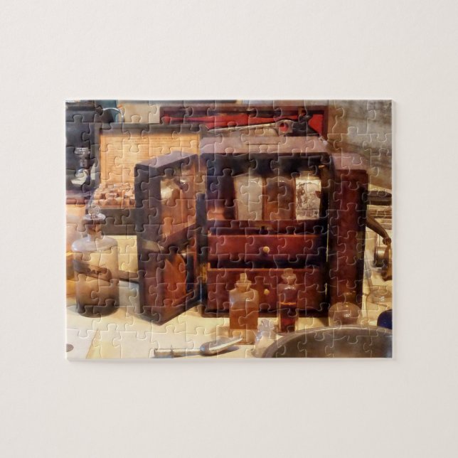 Puzzle Case With Medicine Bottles (Horizontal)