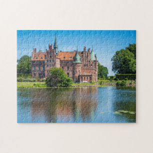 Puzzle Castillo Egeskov junto a un estanque