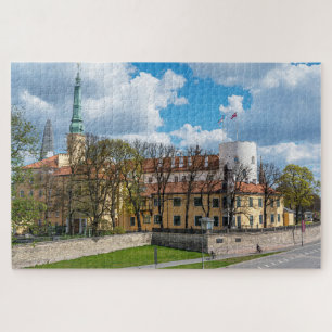 Puzzle Castillo Riga durante el día soleado en Riga, Leto