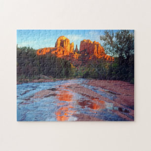 Puzzle Cathedral Rock reflejada en Oak Creek al atardecer
