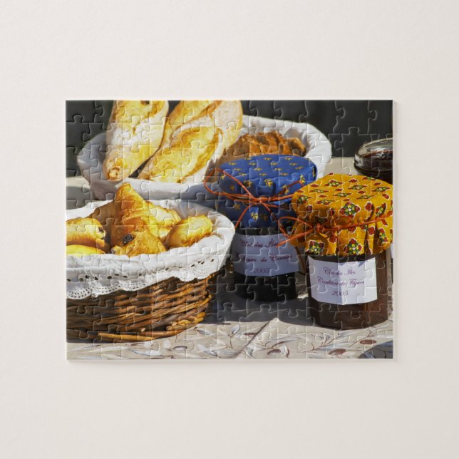 Puzzle Cesta con croissants y pan de chocolate. (Horizontal)