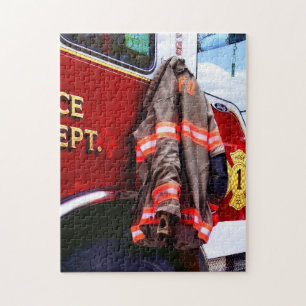 Puzzle Chaquetón de Bombero en Camión de Bomberos