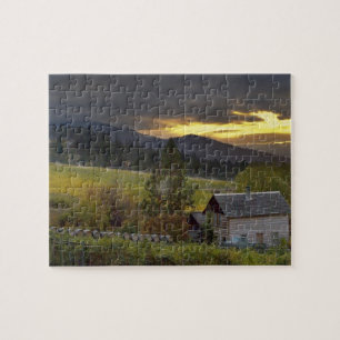 Puzzle Cielo al atardecer sobre viñedos y cabaña de tronc