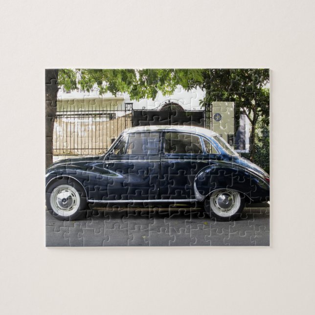Puzzle Coche Audi viejo pero muy bien conservado. (Horizontal)