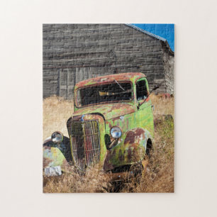 Puzzle Coche oxidado frente a granja abandonada