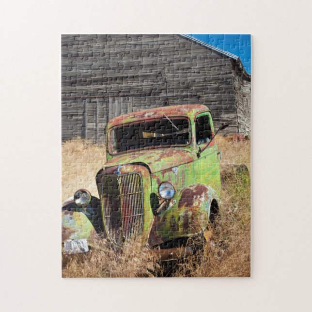 Puzzle Coche oxidado frente a granja abandonada (Vertical)