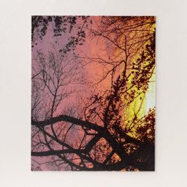 Puzzle Colorida puesta de sol a través de los árboles des
