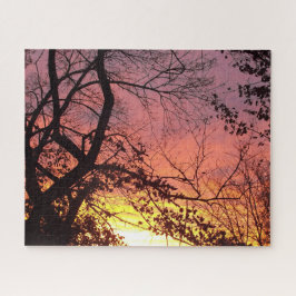 Puzzle Colorida puesta de sol a través de los árboles des