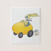 ¡Conejito de pascua que conduce un huevo de