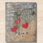 Puzzle Corazones de monograma<br><div class="desc">Este rompecabezas presenta una fotografía de una vieja pared pintada con tres corazones. Puede personalizar este rompecabezas con sus iniciales o su nombre.</div>