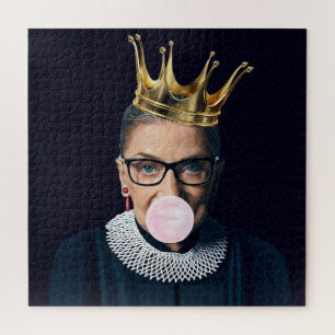 Puzzle Corona dorada de Ruth Ginsburg soplando chicle ros