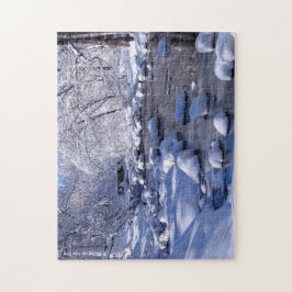 Puzzle Creek en foto de invierno;