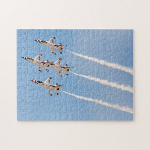 Puzzle Cuatro F-16 Thunderbirds vuelan en formación cerra