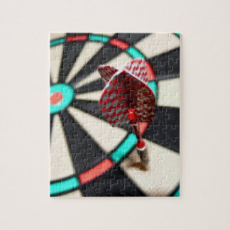 Puzzle Dardo a cuadros rojo en dartboard