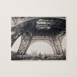 Puzzle Debajo de la torre Eiffel, antes de ascender, de