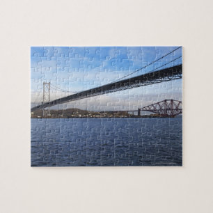 Puzzle Del primero plano el puente del camino adelante es