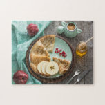 Puzzle Desayuno Rústico Sabroso Crepes Manzanas Alimentos<br><div class="desc">Este magnífico rompecabezas presenta deliciosos crepes de desayuno y manzana con miel en una mesa rústica.</div>