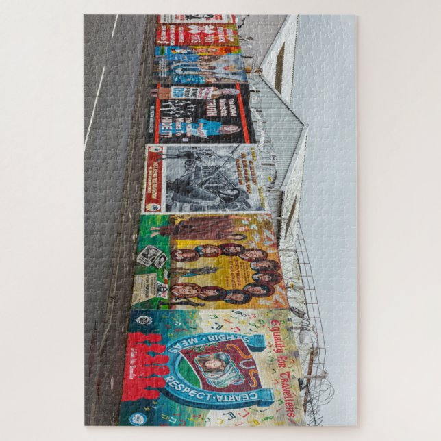 Puzzle Die Graffiti in Belfast Irland (Vertical)