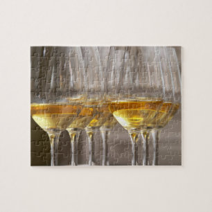 Puzzle dos filas de copas para degustación de vino con lu