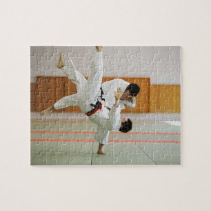 Puzzle Dos hombres compitiendo en un Judo Match 3