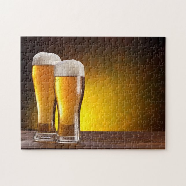 Puzzle Dos vasos de cerveza sobre una mesa de madera (Horizontal)