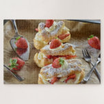 Puzzle Dulce delicioso fresa Eclaires pastelería de veran<br><div class="desc">Este impresionante rompecabezas de rompecabezas presenta deliciosos dulces y sabrosos eclairs de fresa. pastelería. gastronomía. comida sabrosa. porno alimenticio. fresa. navidades. feriados. comida rápida. verano. rompecabezas.</div>