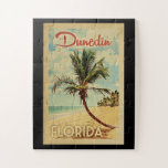 Puzzle Dunedin Palm Tree Vintage Travel<br><div class="desc">Una impronta de arte de Dunedin Florida,  de estilo poster de viajes vintage,  de estilo moderno y único retro de mediados de siglo. Cuenta con una palmera curvada en una playa de arena con el océano bajo un cielo azul turbio.</div>