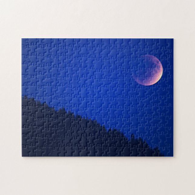 Puzzle Eclipse lunar sobre bosque | Zug, Suiza (Horizontal)