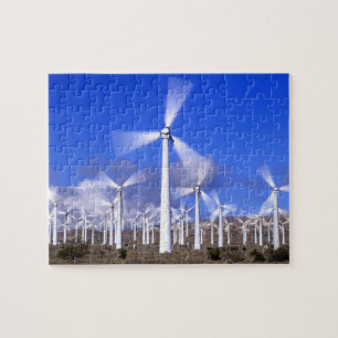 Puzzle EE. UU., California, Mojave. Vista de una turbina 