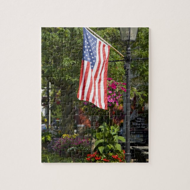 Puzzle EE. UU., Nueva York, Lewiston. Bandera estadounide (Vertical)
