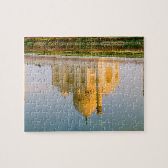 Puzzle El famoso templo del Taj Mahal, reflexión en (Horizontal)