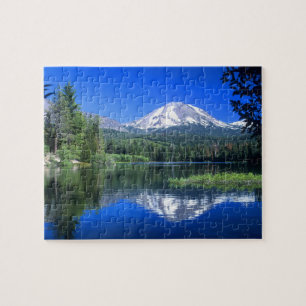 Puzzle El Mt. Lassen se eleva sobre el lago Manzanita